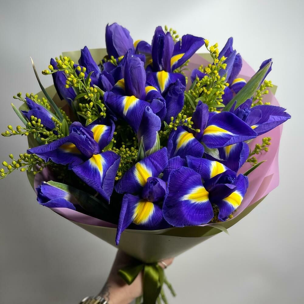 Ramo de iris y solidago, 20 iris (foto 5)
